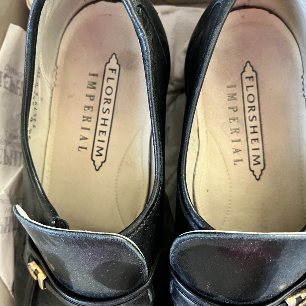 SHOES - Picture 4 of 5